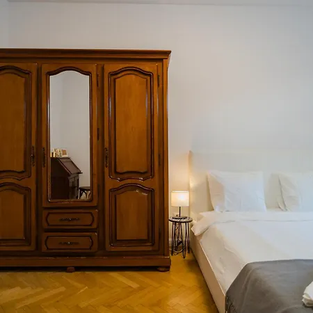 アパート Revived Classic Near Piata Romana - 3br Retreat ブカレスト
