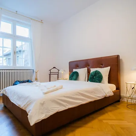 Revived Classic Near Piata Romana - 3br Retreat *