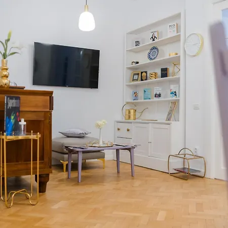 アパート Revived Classic Near Piata Romana - 3br Retreat *