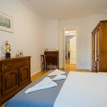 アパート Revived Classic Near Piata Romana - 3br Retreat ブカレスト