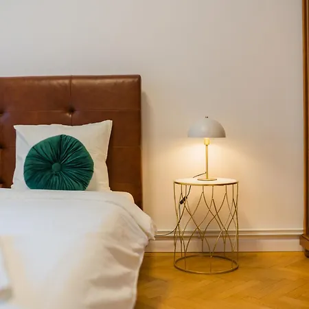 Revived Classic Near Piata Romana - 3br Retreat * ブカレスト