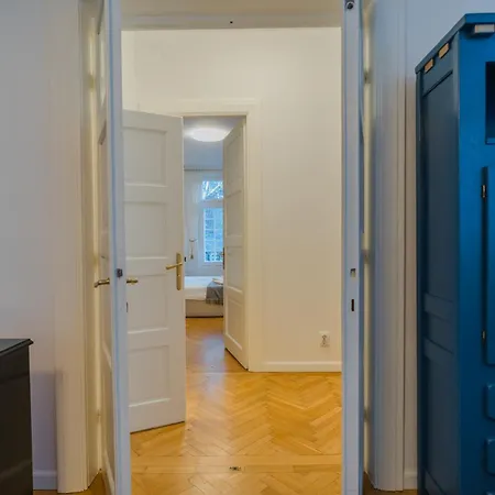 Revived Classic Near Piata Romana - 3br Retreat *