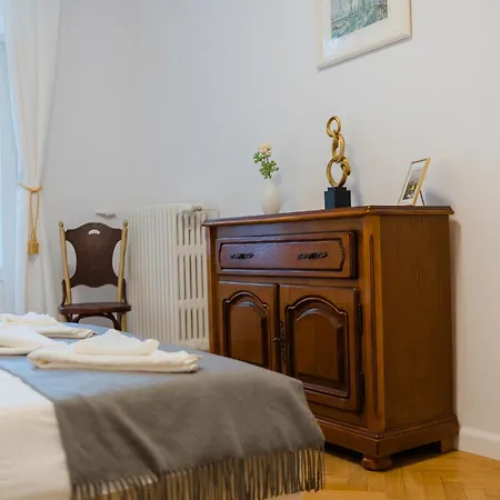 アパート Revived Classic Near Piata Romana - 3br Retreat ブカレスト