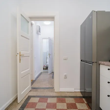 Revived Classic Near Piata Romana - 3br Retreat * ブカレスト