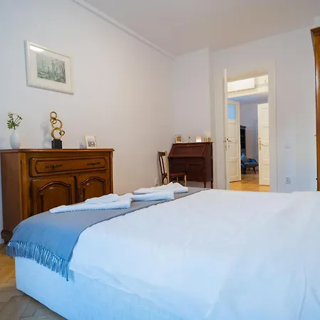Revived Classic Near Piata Romana - 3br Retreat