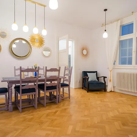 Revived Classic Near Piata Romana - 3br Retreat ブカレスト