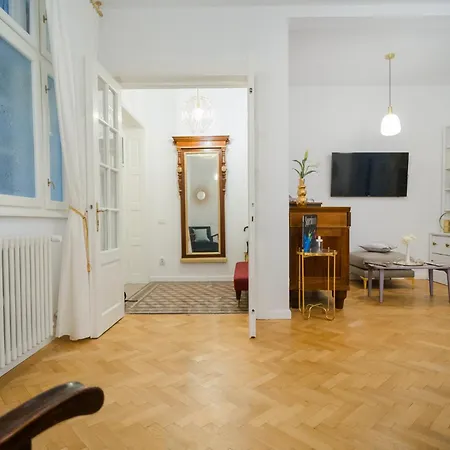 Revived Classic Near Piata Romana - 3br Retreat Daire