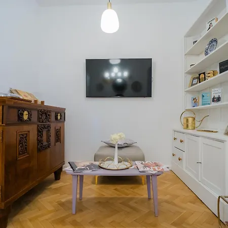 Revived Classic Near Piata Romana - 3br Retreat * Bükreş