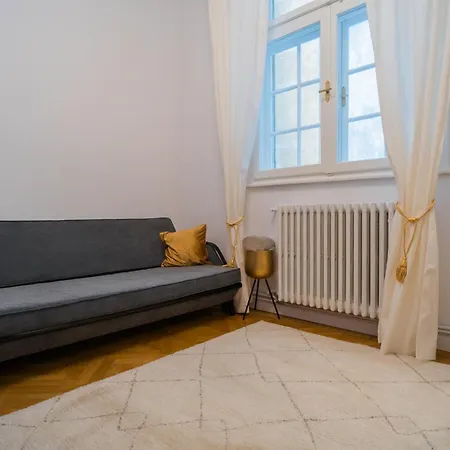 Revived Classic Near Piata Romana - 3br Retreat Bükreş