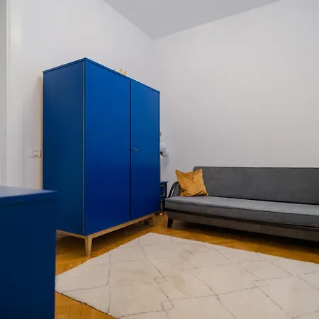 Revived Classic Near Piata Romana - 3br Retreat Daire