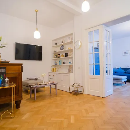 Revived Classic Near Piata Romana - 3br Retreat