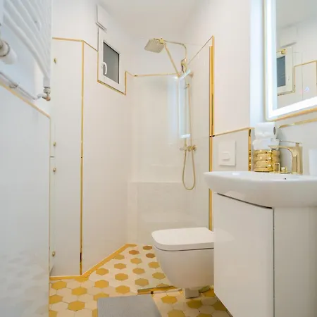 Revived Classic Near Piata Romana - 3br Retreat * Bükreş