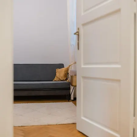 Daire Revived Classic Near Piata Romana - 3br Retreat