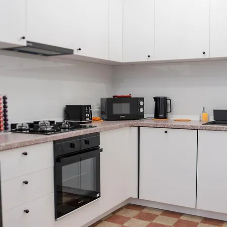 Revived Classic Near Piata Romana - 3br Retreat Daire Bükreş
