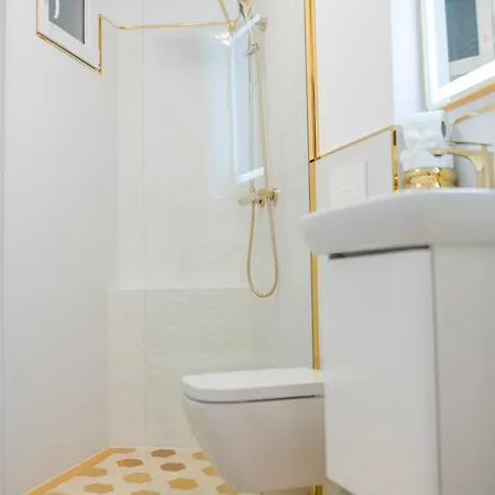 Revived Classic Near Piata Romana - 3br Retreat
